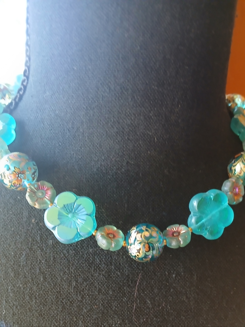 Amazing 17 1/2" Carribean Blue Tensha Floral Necklace
